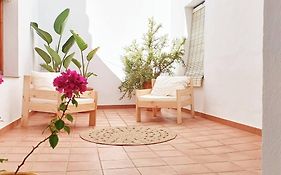 Serendipia: Tu Hogar En Este Blanco Pueblo